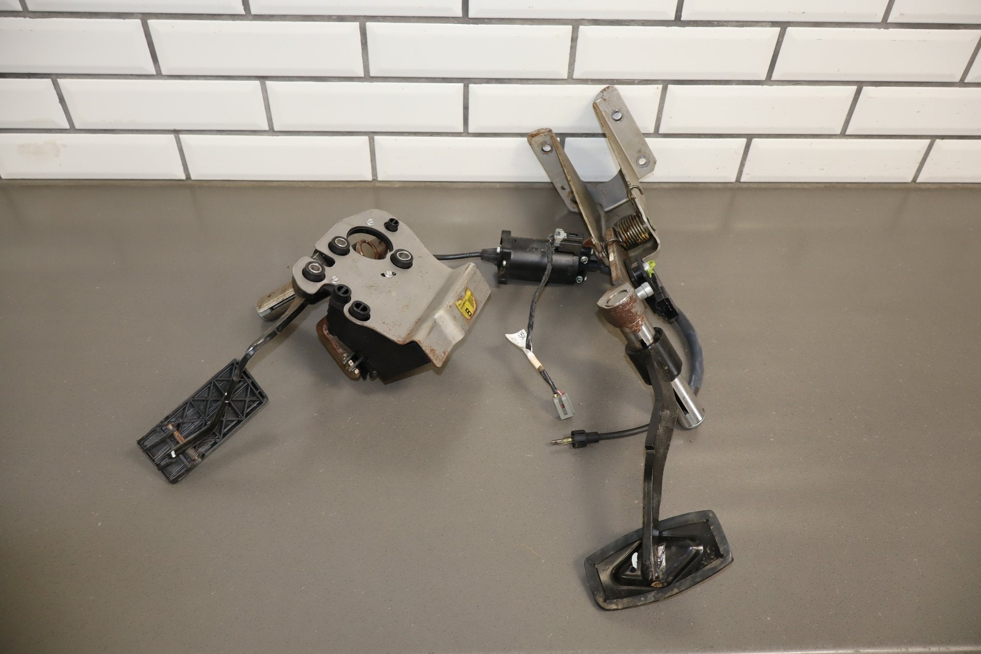 03-07 Ford F-250 Super Duty 6.0 Diesel Adjustable Pedals Brake Gas Throttle OEM