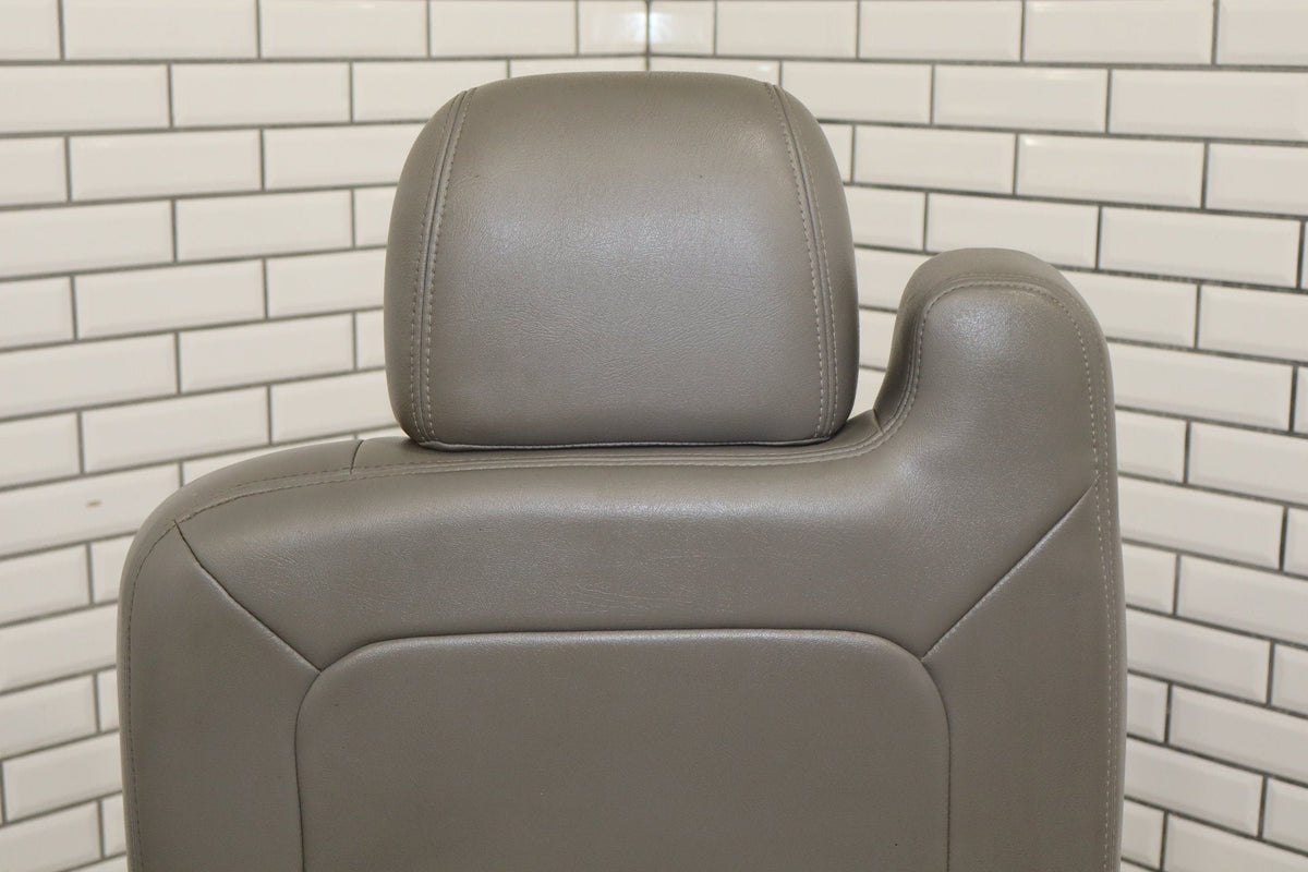 03-07 GMC Sierra/Silverado GMt800 Right Front Seat Leather Pewter 92