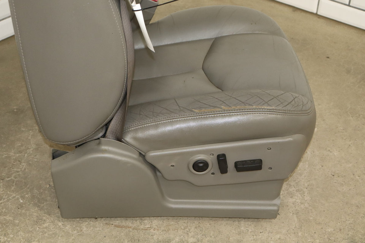 03-07 GMC Sierra/Silverado GMt800 Right Front Seat Leather Pewter 92