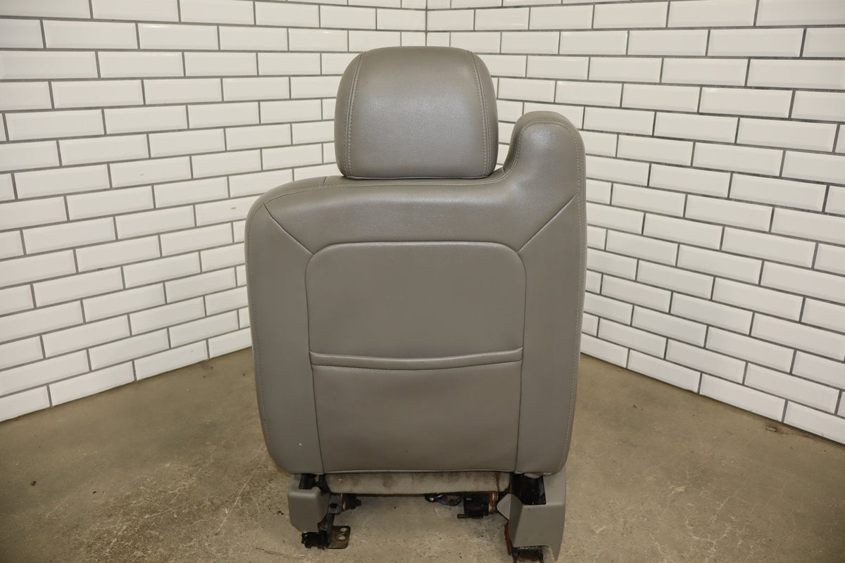 03-07 GMC Sierra/Silverado GMt800 Right Front Seat Leather Pewter 92