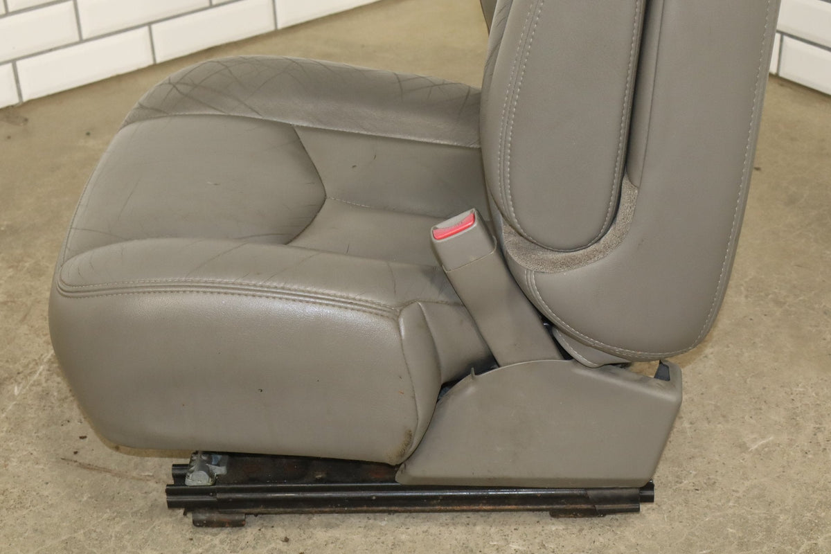 03-07 GMC Sierra/Silverado GMt800 Right Front Seat Leather Pewter 92
