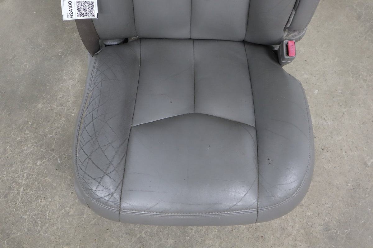 03-07 GMC Sierra/Silverado GMt800 Right Front Seat Leather Pewter 92