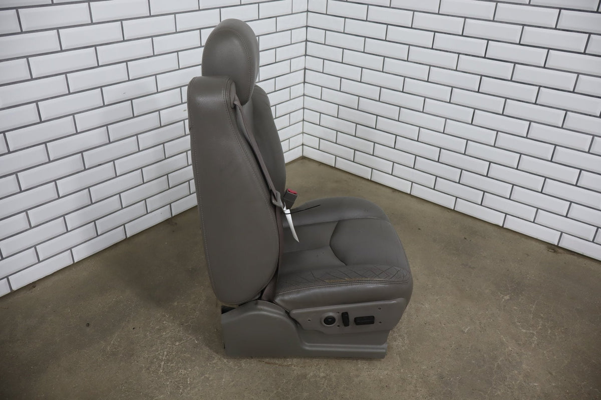 03-07 GMC Sierra/Silverado GMt800 Right Front Seat Leather Pewter 92