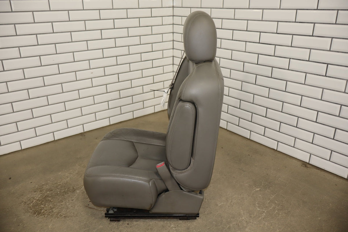 03-07 GMC Sierra/Silverado GMt800 Right Front Seat Leather Pewter 92