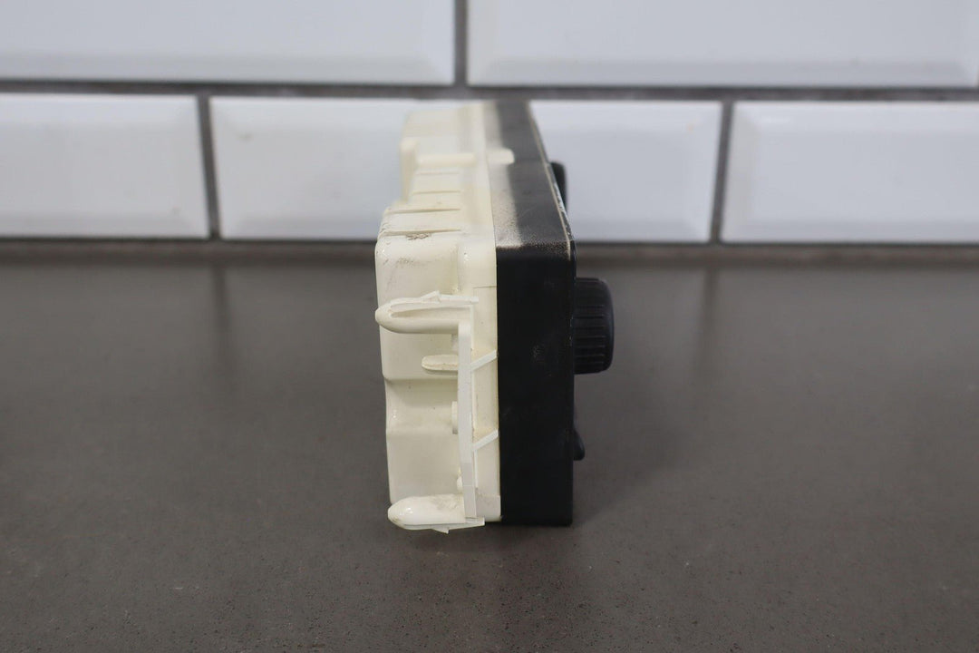 03 - 07 Hummer H2 Auto Climate Temperature Control Panel Switch W/O Bezel