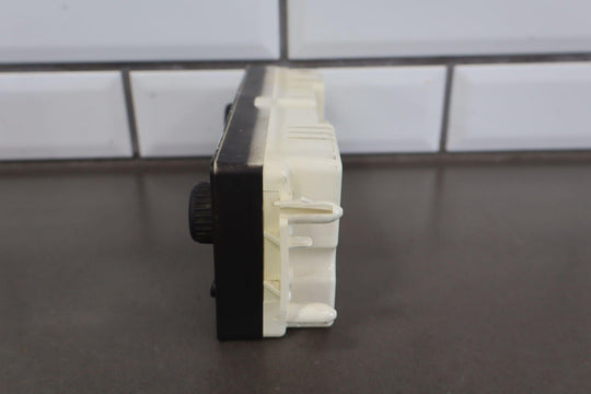 03 - 07 Hummer H2 Auto Climate Temperature Control Panel Switch W/O Bezel