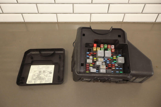 03 - 07 Hummer H2 Engine Underhood Fuse Box W/ Fuses & Relays OEM