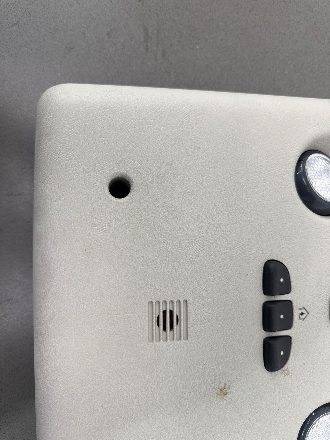 03 - 07 Hummer H2 Overhead Roof Console (Wheat) W/Sunroof Switches