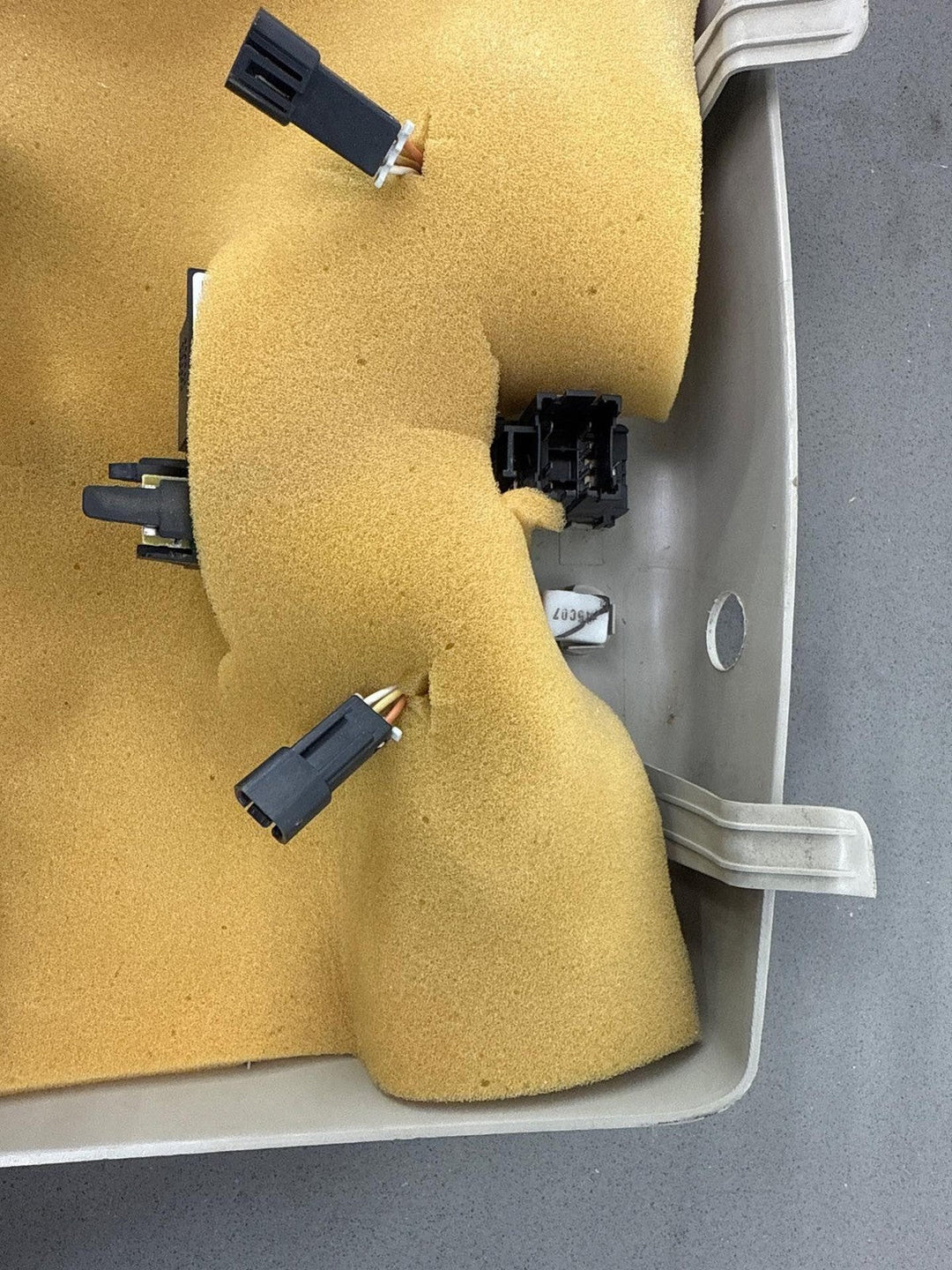 03 - 07 Hummer H2 Overhead Roof Console (Wheat) W/Sunroof Switches