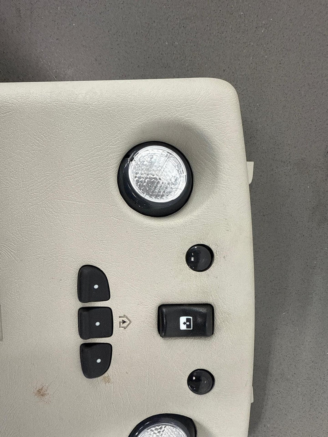 03 - 07 Hummer H2 Overhead Roof Console (Wheat) W/Sunroof Switches