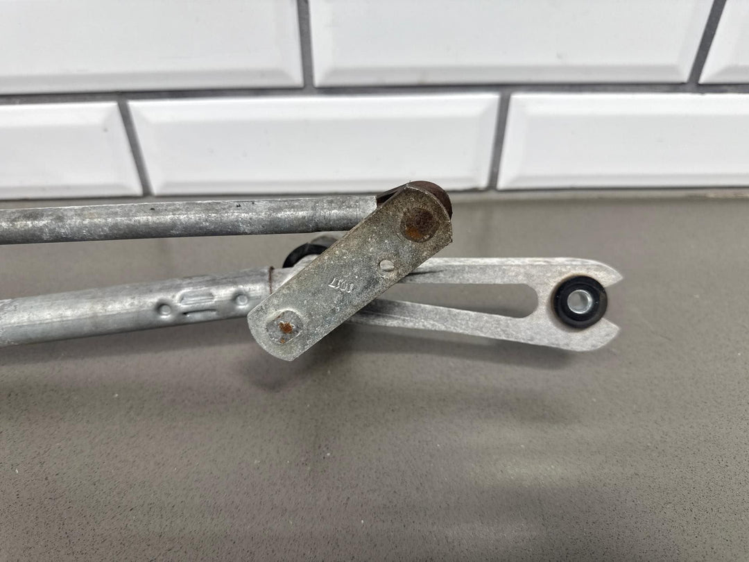 03 - 07 Hummer H2 Windshield Wiper Transmission Linkage W/ Motor