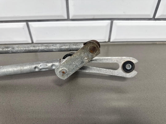 03 - 07 Hummer H2 Windshield Wiper Transmission Linkage W/ Motor