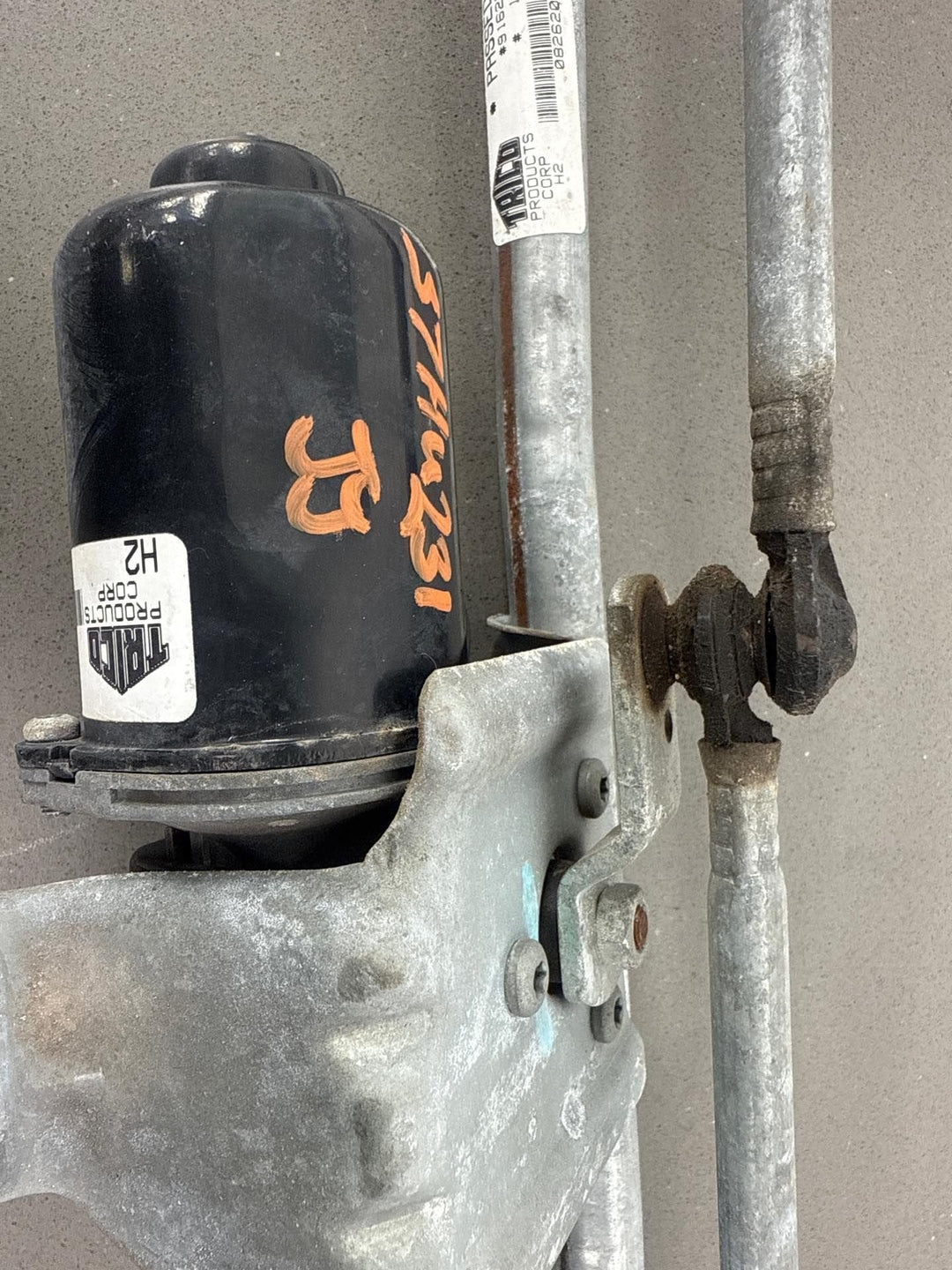 03 - 07 Hummer H2 Windshield Wiper Transmission Linkage W/ Motor