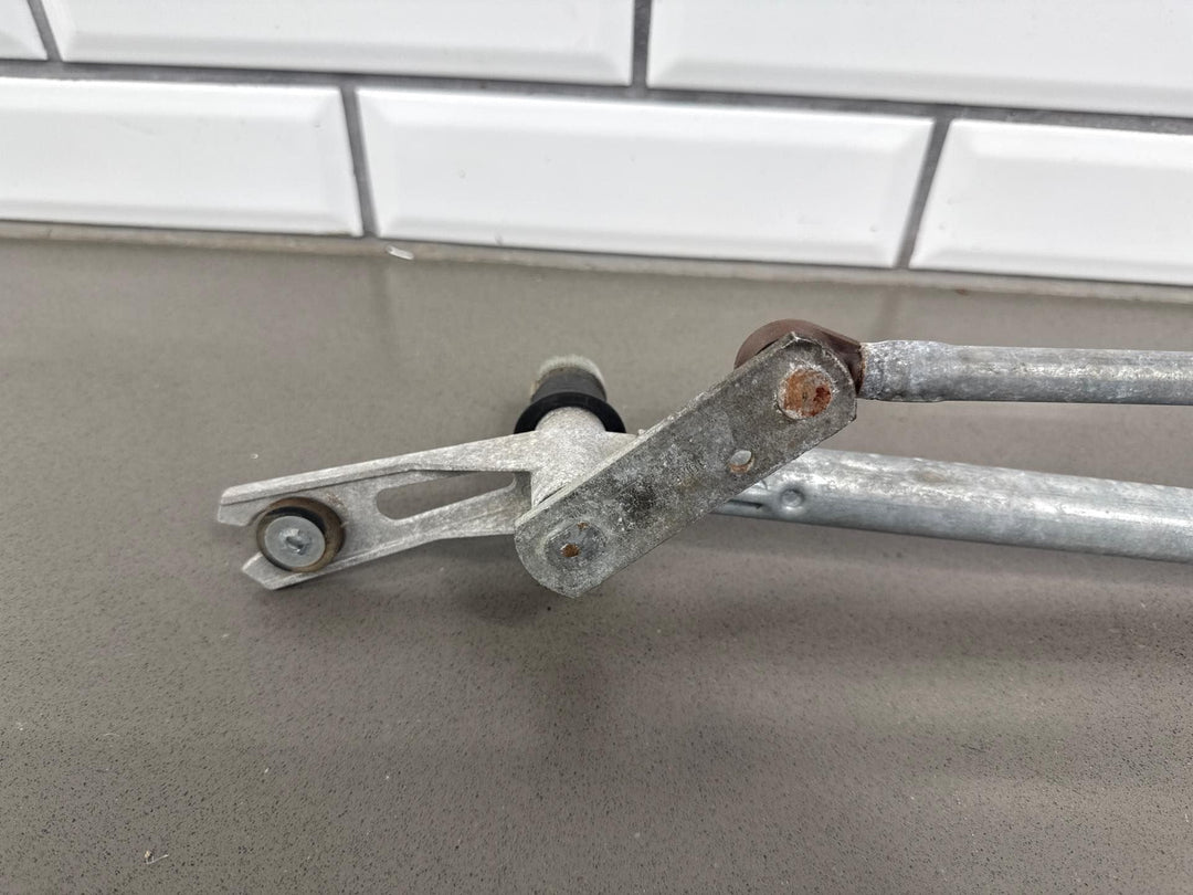 03 - 07 Hummer H2 Windshield Wiper Transmission Linkage W/ Motor
