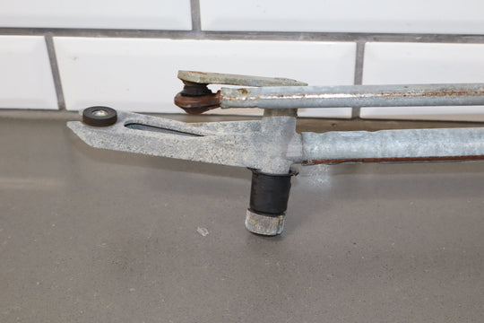 03 - 07 Hummer H2 Windshield Wiper Transmission Linkage W/ Motor (Tested)