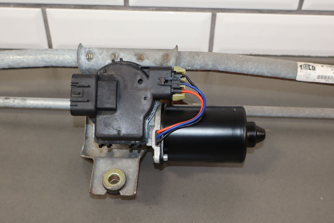 03 - 07 Hummer H2 Windshield Wiper Transmission Linkage W/ Motor (Tested)