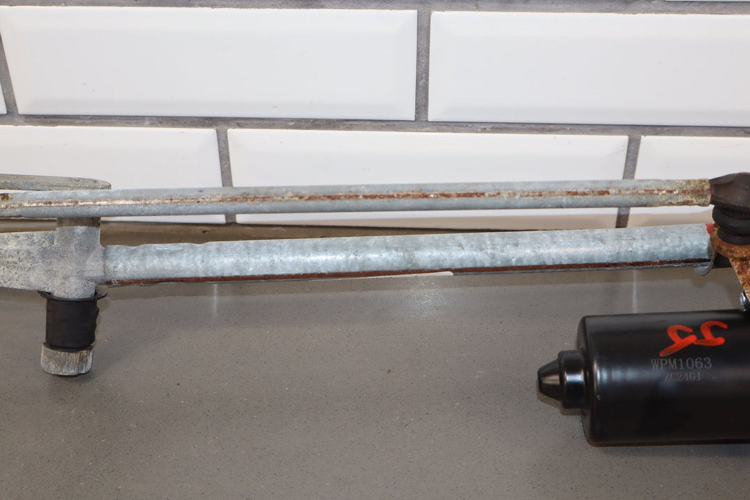 03 - 07 Hummer H2 Windshield Wiper Transmission Linkage W/ Motor (Tested)