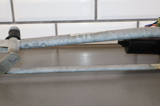 03 - 07 Hummer H2 Windshield Wiper Transmission Linkage W/ Motor (Tested)