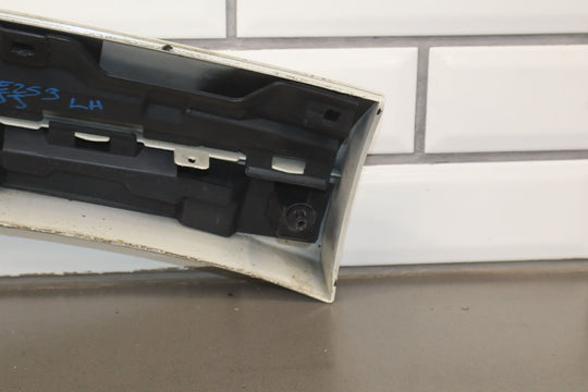 03 - 07 Lexus GX470 Left Driver Rear Quarter Panel Molding Blizzard Pearl (070)