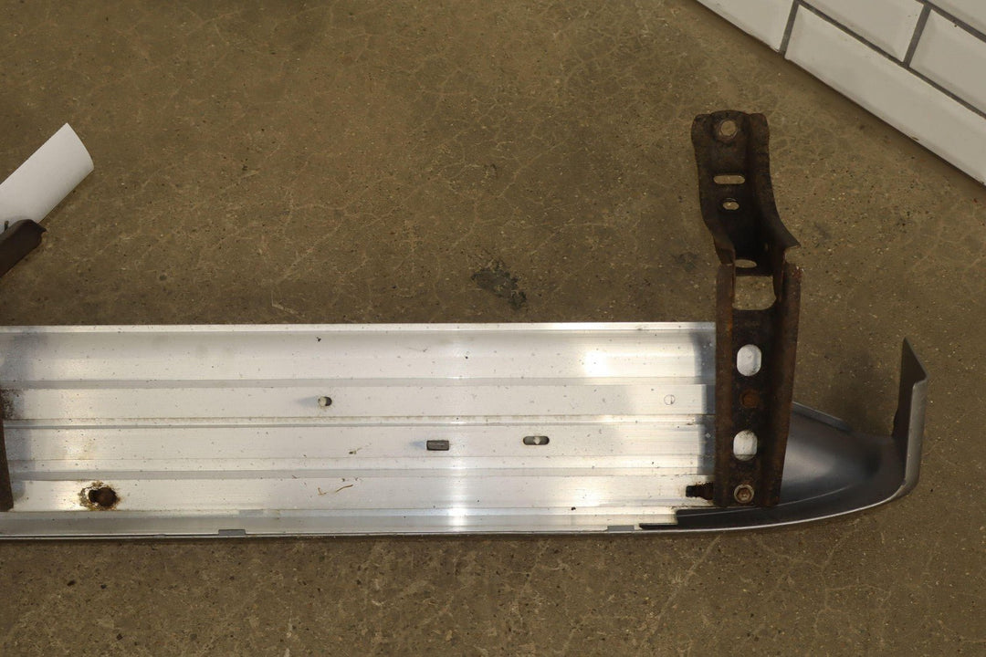 03 - 07 Toyota Land Cruiser Single (1) Left Driving Running Board W/Mount Brackets