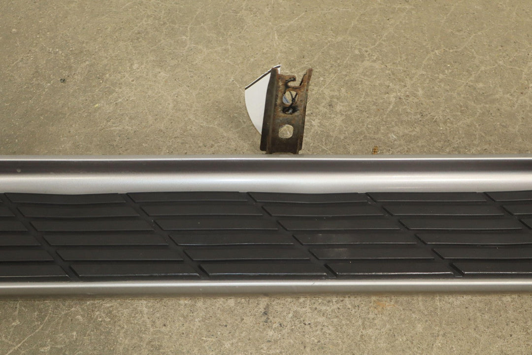 03 - 07 Toyota Land Cruiser Single (1) Left Driving Running Board W/Mount Brackets