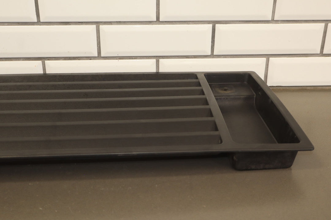 03 - 09 Hummer H2 Base Model Black Plastic Upper Hood Grille OEM *No Handles*