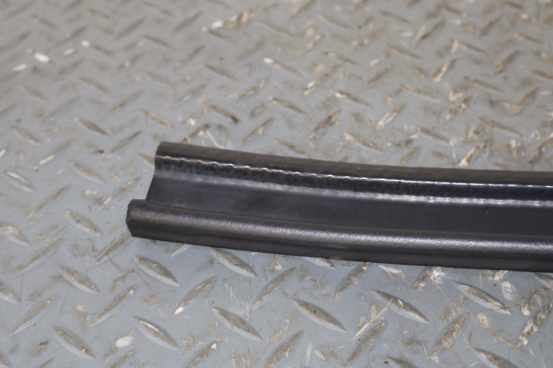 03-09 Hummer H2 Driver Left Rear Door To Body Weather Stripping Gasket Seal