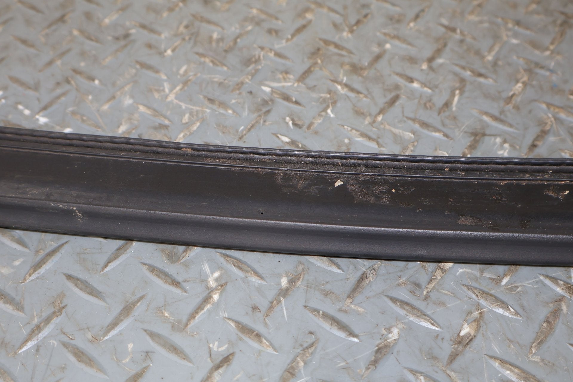 03-09 Hummer H2 Driver Left Rear Door To Body Weather Stripping Gasket Seal