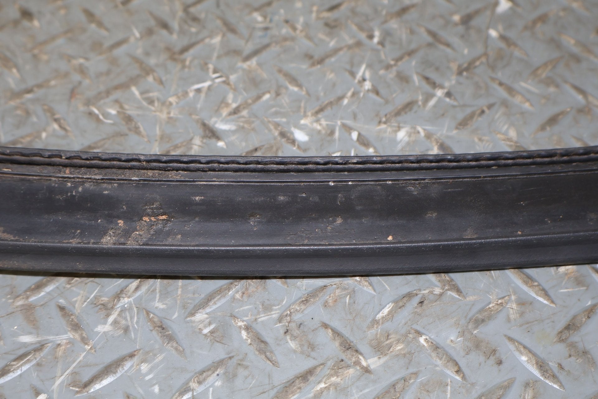 03-09 Hummer H2 Driver Left Rear Door To Body Weather Stripping Gasket Seal