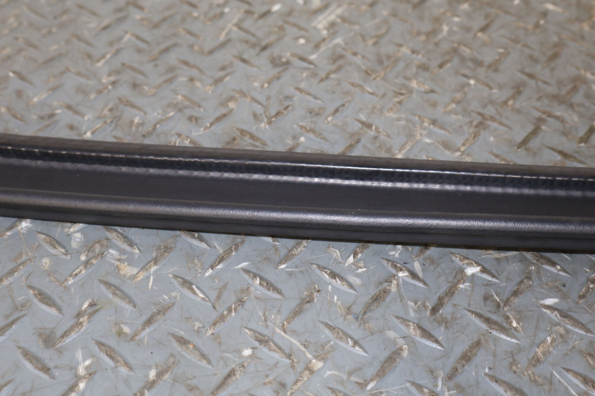 03-09 Hummer H2 Driver Left Rear Door To Body Weather Stripping Gasket Seal