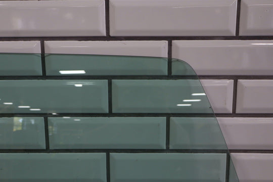 03 - 09 Hummer H2 Front Right RH Passenger Door Window Glass