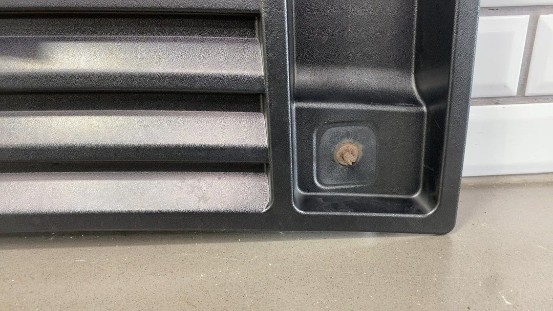 03 - 09 Hummer H2 OEM Upper Hood Grille *W/O Handles*