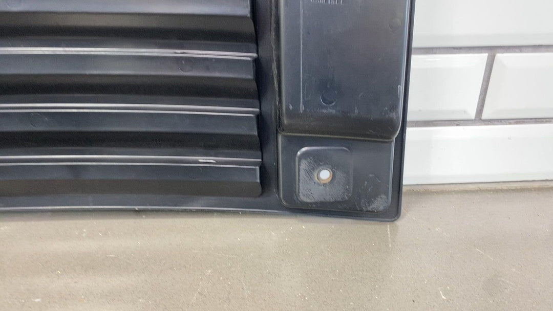 03 - 09 Hummer H2 OEM Upper Hood Grille *W/O Handles*