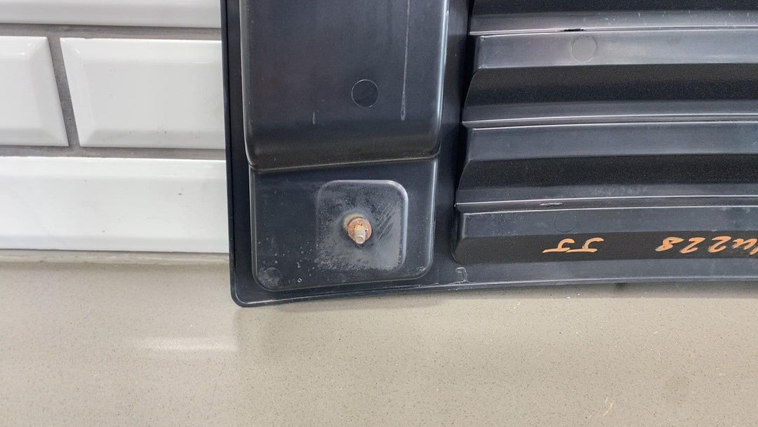 03 - 09 Hummer H2 OEM Upper Hood Grille *W/O Handles*