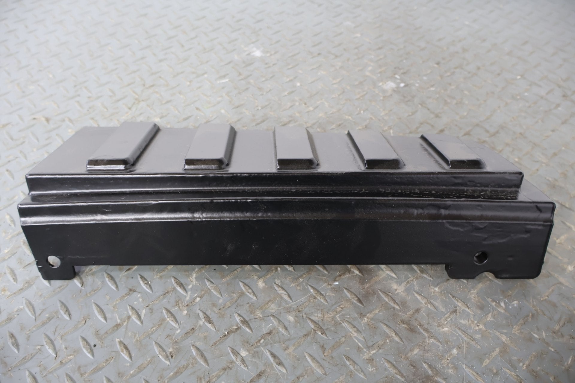 03-09 Hummer H2 Pair LH&RH Metal Upper TailLight Mouldings (Powdercoated Black)
