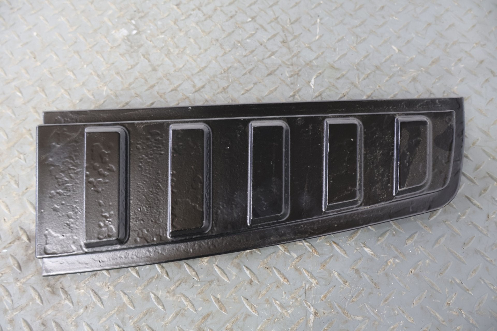03-09 Hummer H2 Pair LH&RH Metal Upper TailLight Mouldings (Powdercoated Black)