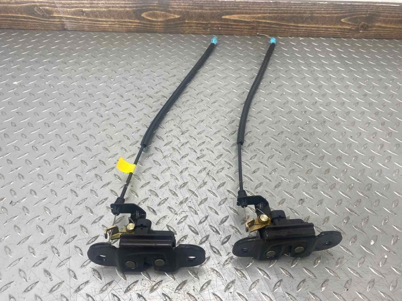 03-09 Hummer H2 Pair of LH & RH Hatch Latches Includes Cables Tested