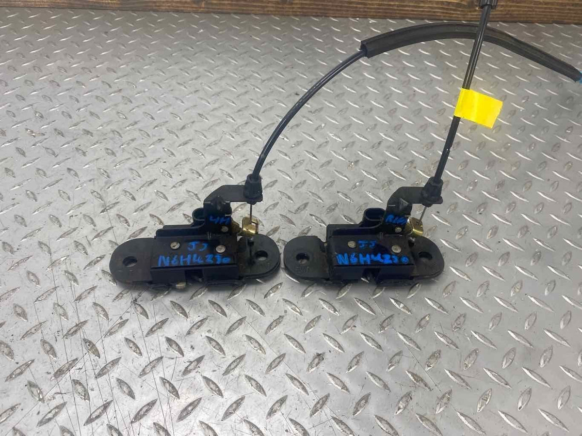 03-09 Hummer H2 Pair of LH & RH Hatch Latches Includes Cables Tested