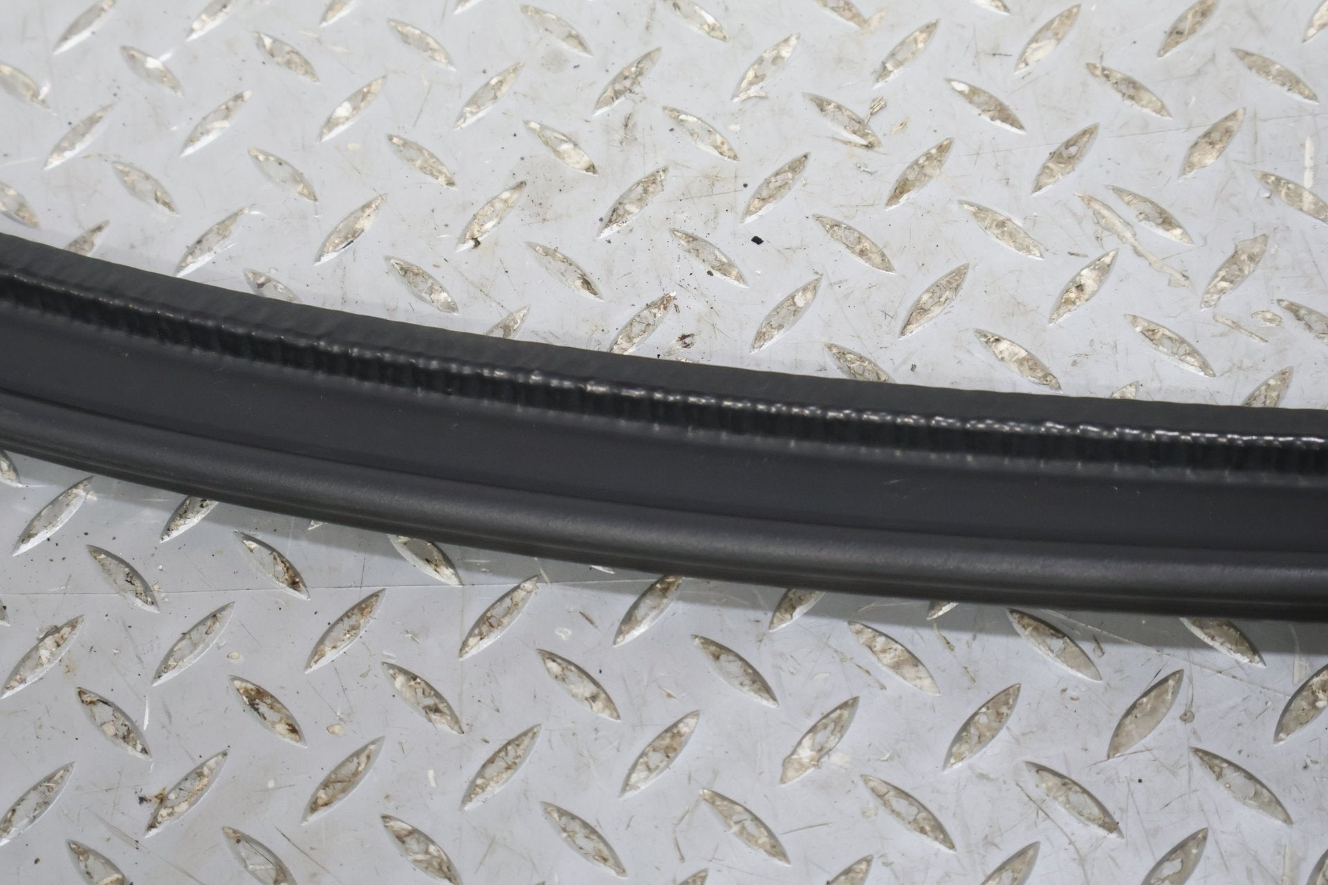 03-09 Hummer H2 Passenger Right Rear Door To Body Weather Stripping Gasket Seal