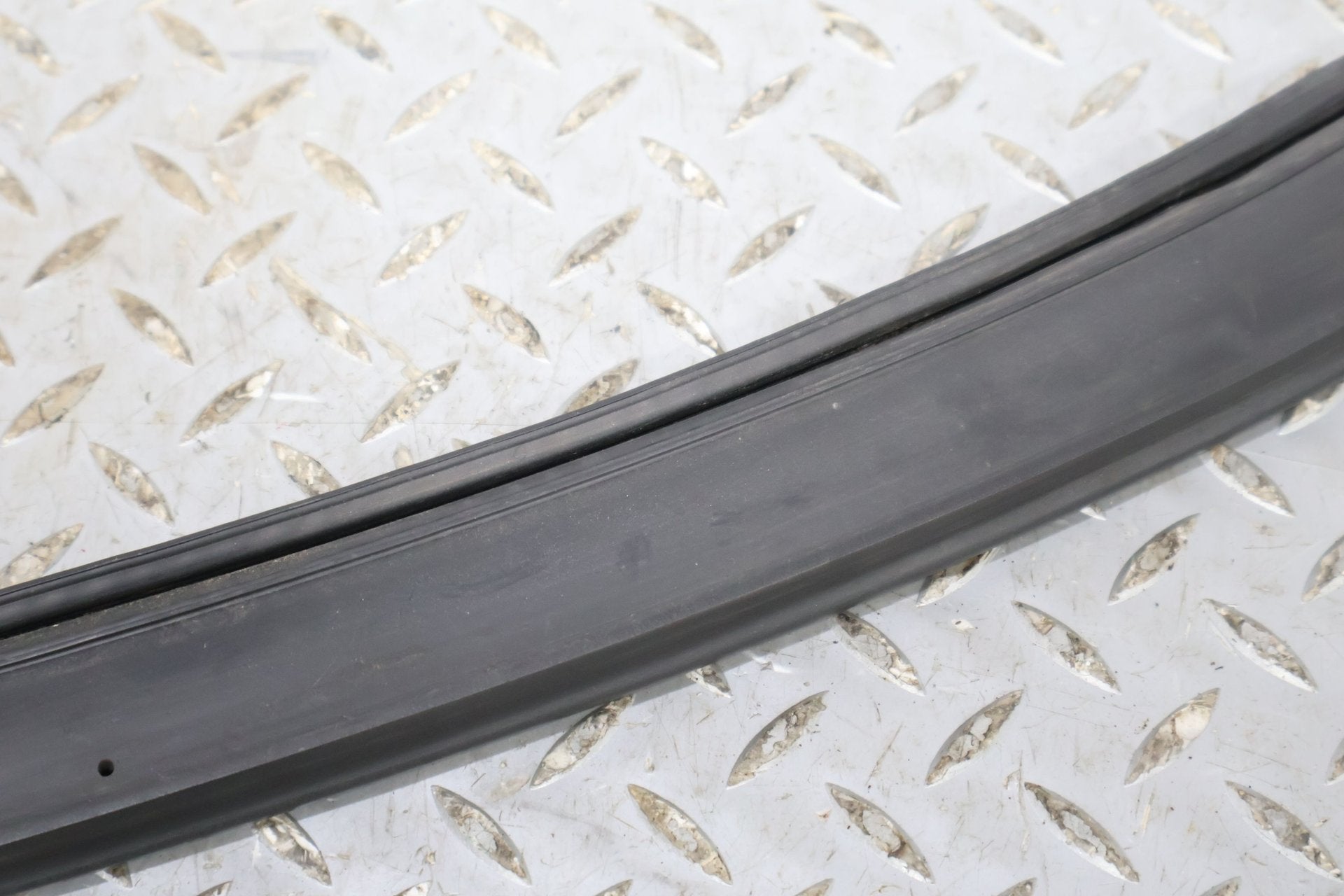 03-09 Hummer H2 Passenger Right Rear Door To Body Weather Stripping Gasket Seal