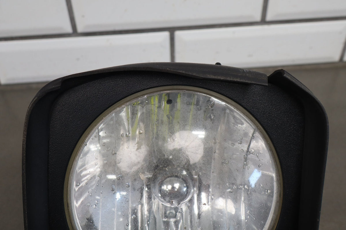 03-09 Hummer H2 Right Headlamp Halogen 15269179