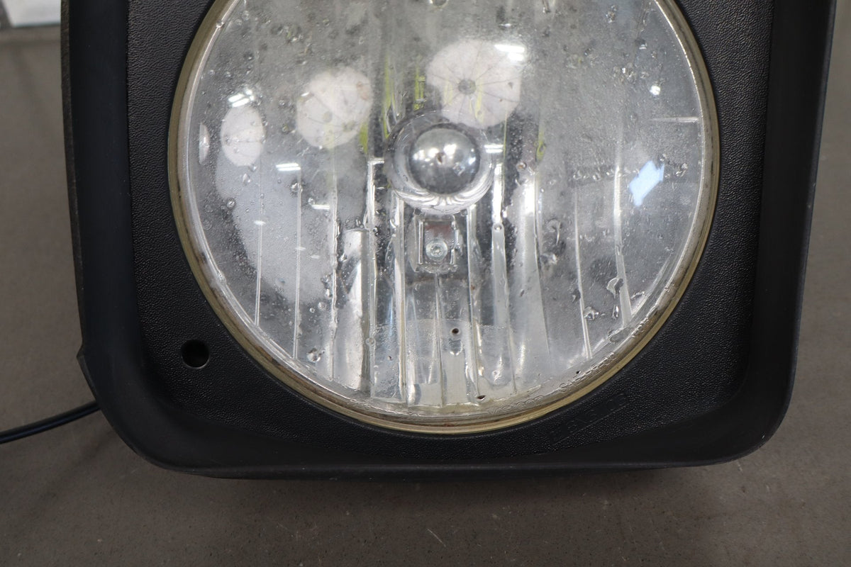 03-09 Hummer H2 Right Headlamp Halogen 15269179