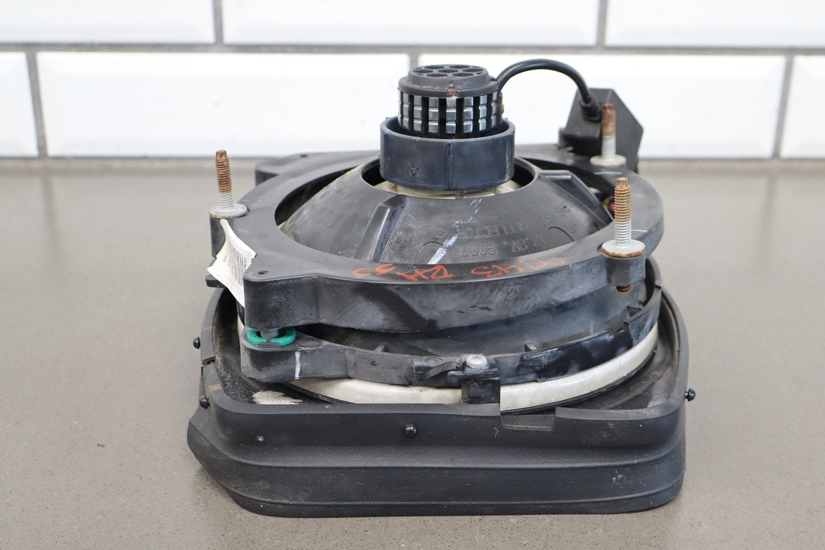 03-09 Hummer H2 Right Headlamp Halogen 15269179