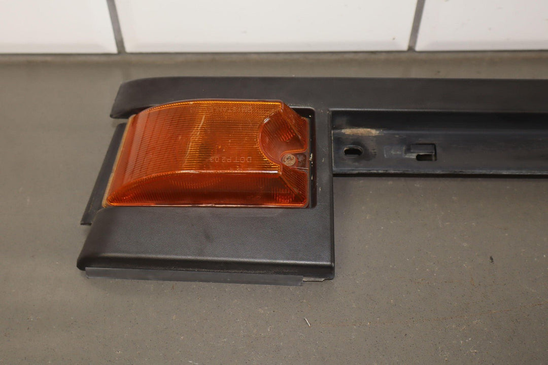 03 - 09 Hummer H2 SUV FRONT Right Passenger Roof Molding W/Amber Lens *Missing Tab