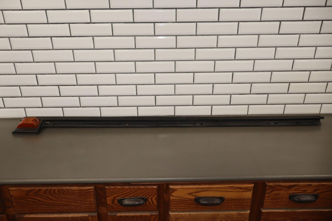 03 - 09 Hummer H2 SUV FRONT Right Passenger Roof Molding W/Amber Lens *Missing Tab