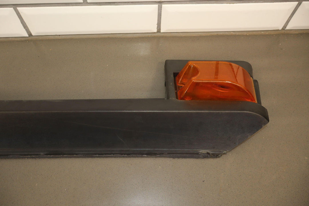 03 - 09 Hummer H2 SUV FRONT Right Passenger Roof Molding W/Amber Lens *Missing Tab