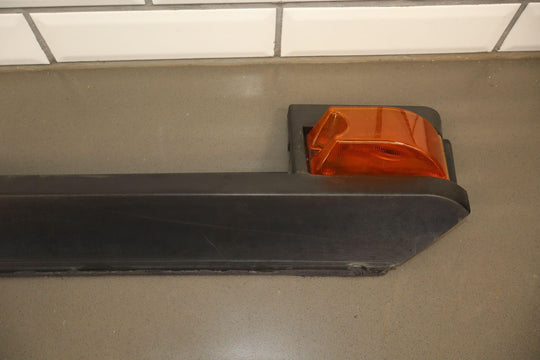 03 - 09 Hummer H2 SUV FRONT Right Passenger Roof Molding W/Amber Lens *Missing Tab