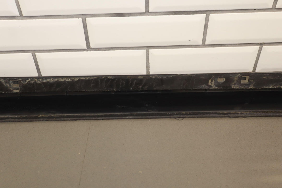 03 - 09 Hummer H2 SUV FRONT Right Passenger Roof Molding W/Amber Lens *Missing Tab