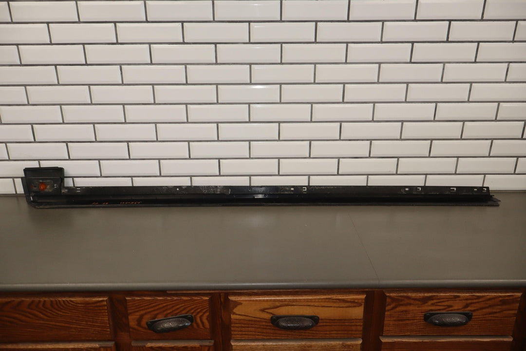 03 - 09 Hummer H2 SUV FRONT Right Passenger Roof Molding W/Amber Lens *Missing Tab