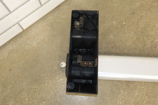 03 - 09 Hummer H2 Used Single (1) Luggage Roof Rack Cross Rail W/Key